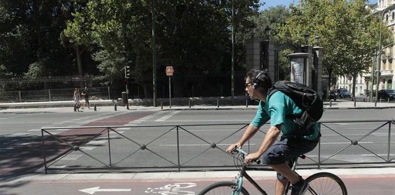 Ciclistas y motoristas, objetivo terrestre y aéreo de Tráfico este fin de semana