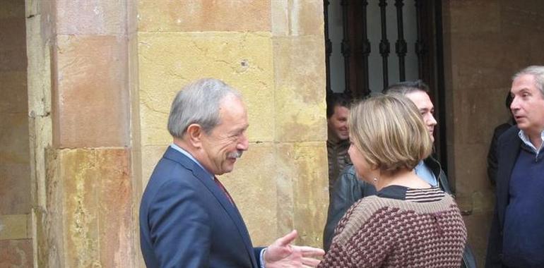 López niega fricciones en el tripartito por el cierre de El Asturcón