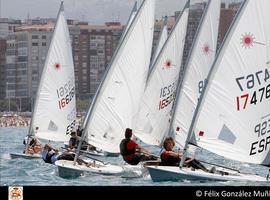 El III Trofeo de San Pedro de vela ligera se disputa este fin de semana