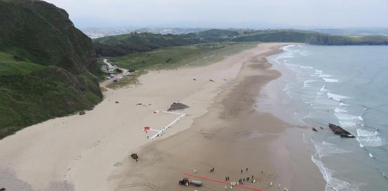 Ensayo de lucha contra contaminación marina en Xagó