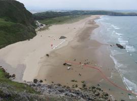 Ensayo de lucha contra contaminación marina en Xagó