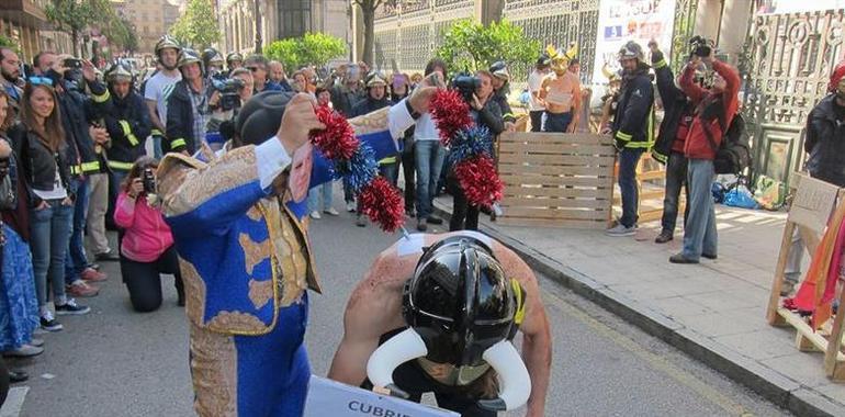 Los bomberos asturianos suspenden sus protestas y vuelven a la negociación