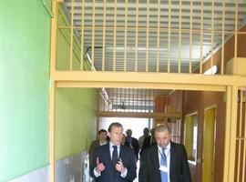 Butragueño visita la escuela sociodeportiva de la Fundación Real Madrid en Villabona