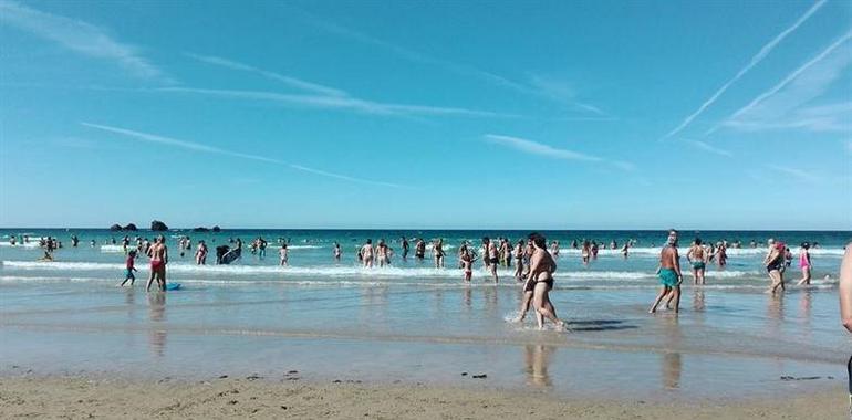 El agua en las playas de Asturias goza de buena salud