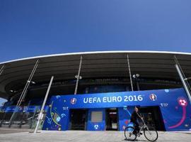 Francia y Rumanía abren la gran fiesta del fútbol europeo en un clima social convulso