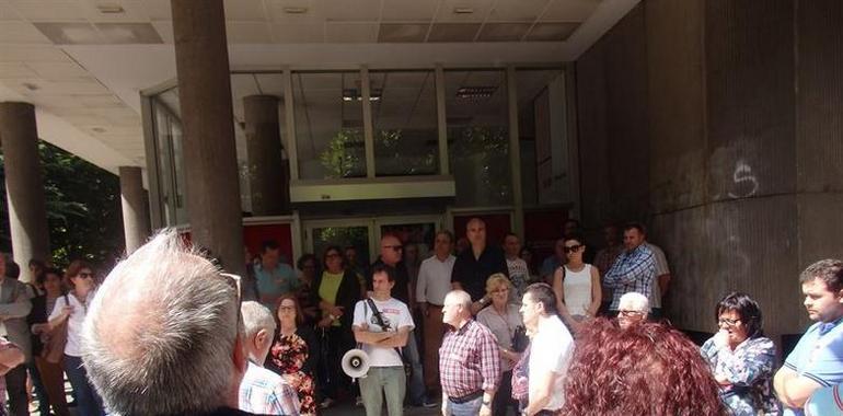 Concentración en solidaridad con las víctimas de Orlando de CCOO y UGT