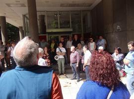 Concentración en solidaridad con las víctimas de Orlando de CCOO y UGT