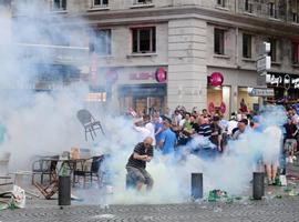 Hinchas rusos serán expulsados de Francia tras altercados en Marsella 