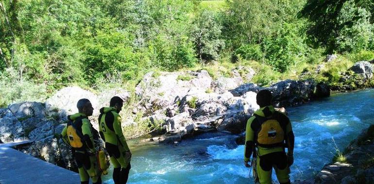 Buscan a un pescador desaparecido desde ayer en el coto de La Vara en Cangas de Onís