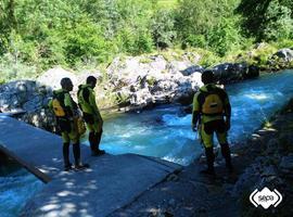 Buscan a un pescador desaparecido desde ayer en el coto de La Vara en Cangas de Onís