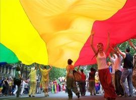 Oviedo: La arcoiris, al viento en Los Álamos el día del Orgullo LGTB