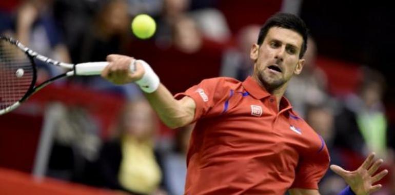 Djokovic pasa cómodamente la primera ronda de Wimbledon  