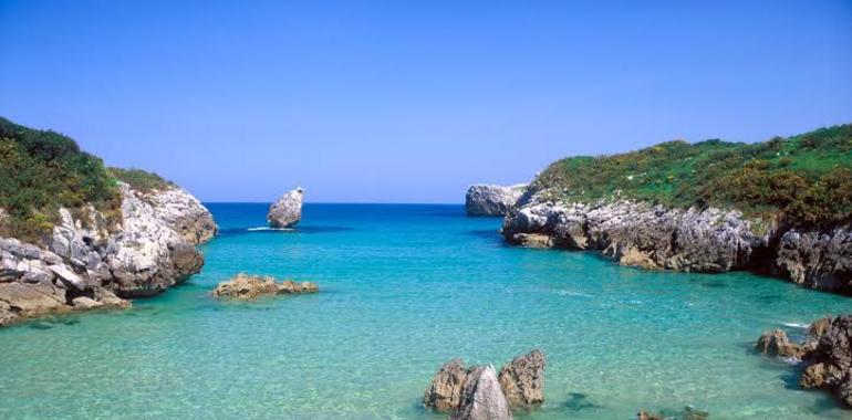 La calidad de aguas en las playas más concurridas de Llanes es buena y excelente