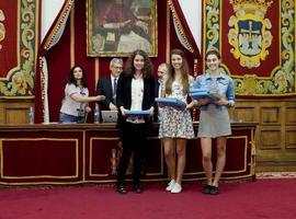 Alumnas del Galileo Galilei, de Navia, ganan el concurso Incubadora de Sondeos y Experimentos