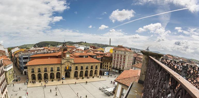 Avilés anuncia que cambiará las escuelas taller por planes de empleo y contratos de prácticas