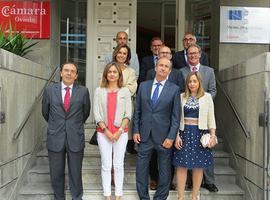 Cámara Oviedo diploma a los alumnos en Gestión del Comercio Internacional 