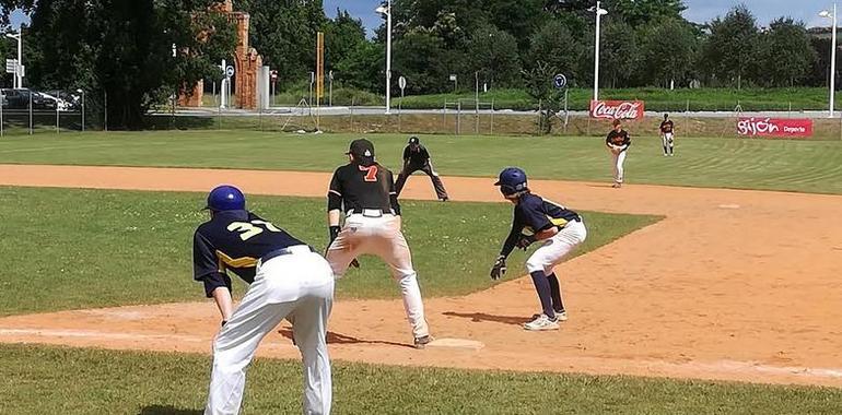 Intensa jornada de retos para el béisbol europeo en el Sub18 Asturias