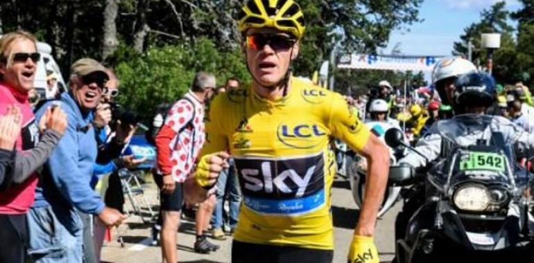 Froome se mantiene líder en el Tour a la carrera