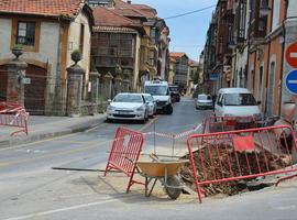 Desde hoy el centro de Llanes cuenta con nuevo colector que eliminará malos olores 