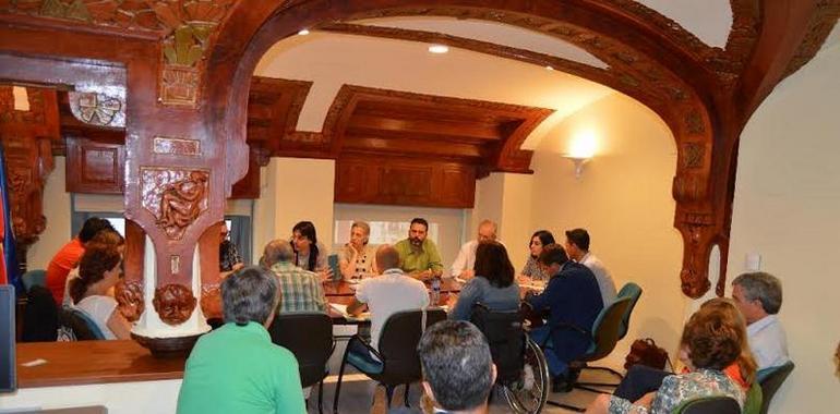 Del Páramo ofrece mejoras en la ordenanza de terrazas de Oviedo