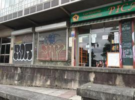 Denunciados 4 jóvenes ovetenses por pintadas en varias persianas de empresas