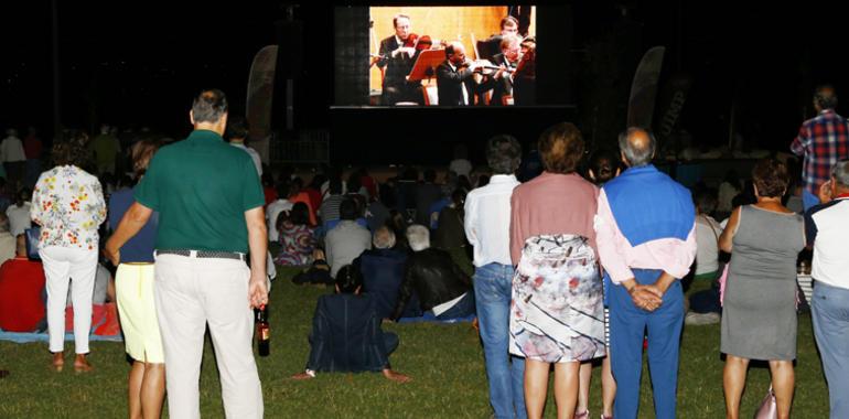 La OSPA y Óliver Díaz enamoran a Santander en la noche