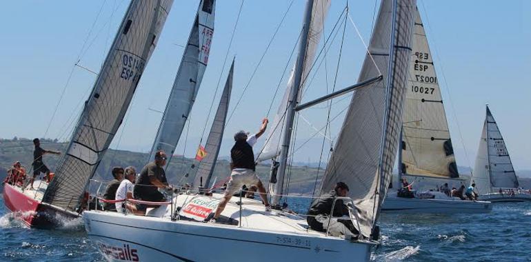 Aizen, Zazpiki y Geiser suben al podio de la Regata el Gaitero