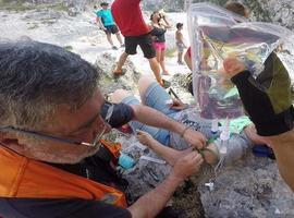 Trasladan al hospital a una senderista holandesa indispuesta en Ruta del Cares