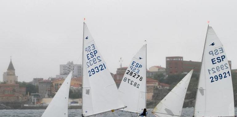 Francisco y María Palacio, ganadores de vela ligera de Snipe