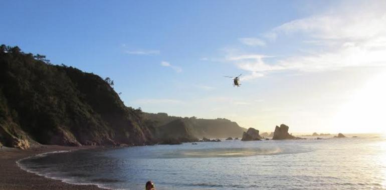 Rescatada una mujer herida de la playa del Silencio