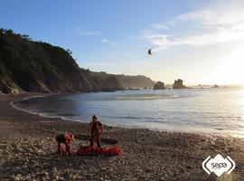 Rescatada una mujer herida de la playa del Silencio