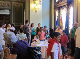 Visita de niños saharauis al Parlamento de Asturias