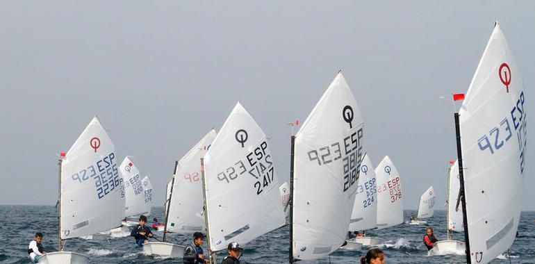 El V trofeo Villa de Gijón de Vela Ligera reunió de nuevo a los mejores