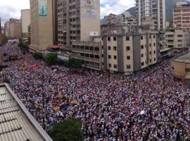 Ejemplar y cívica "Toma de Caracas" por el revocatorio