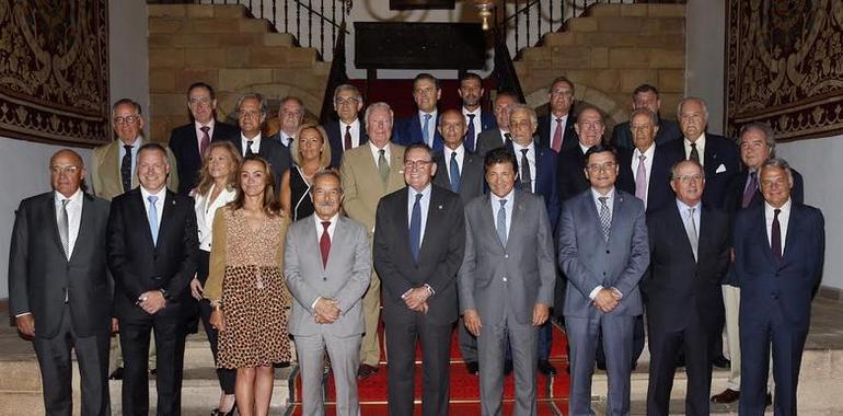 El jurado debate entre 33 candidatos el Premio de la Concordia