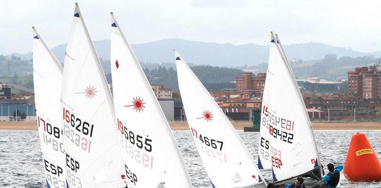 El sábado se inicia el Trofeo de Otoño de Vela Ligera en Gijón