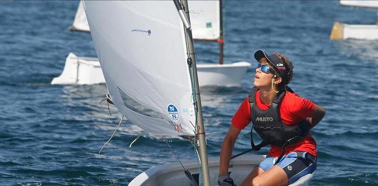 Líderes en Snipe y Optimist del Trofeo de Otoño Vela Ligera