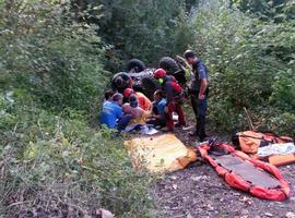 Un herido al volcar su quad en una pista forestal de Aller