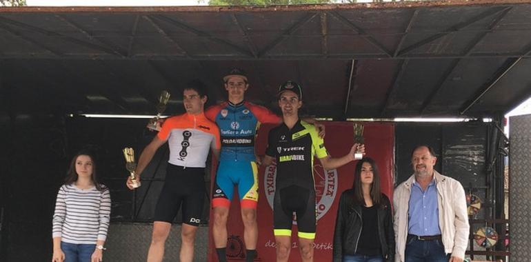 Mario Junquera y Lucía González estrenan su temporada de cx con victoria