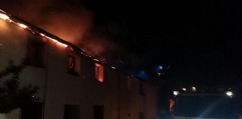 El fuego arrasa una vivienda en Torga, Ibias