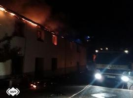 El fuego arrasa una vivienda en Torga, Ibias