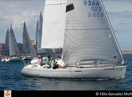 La falta de viento obligó a suspender la tercera regata del Trofeo de Otoño en Gijón