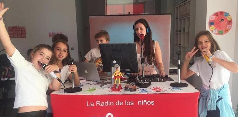 13 niños locutan en XL Kids Radio