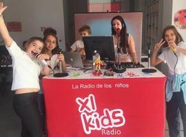 13 niños locutan en XL Kids Radio