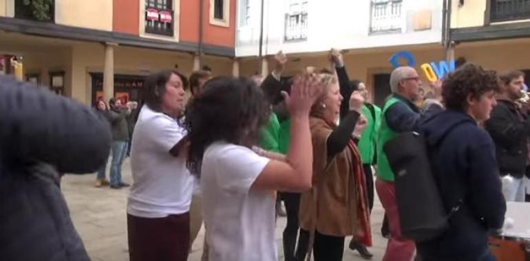 Homenaje al voluntariado con Flashmob en el centro de Oviedo