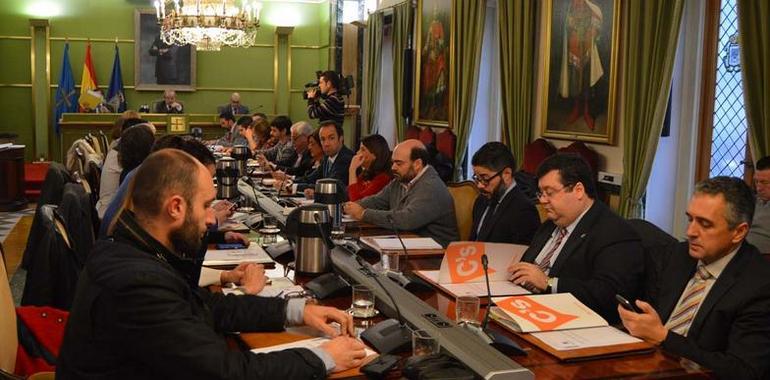 El Pleno de Oviedo rechaza prorrogar el contrato con la Auxiliar de Recaudación