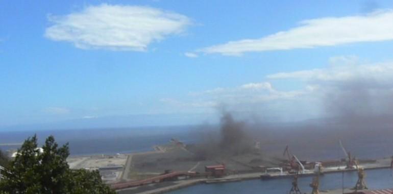 El puerto de Gijón coloca una pantalla anticontaminación paralela a la ría de Aboño