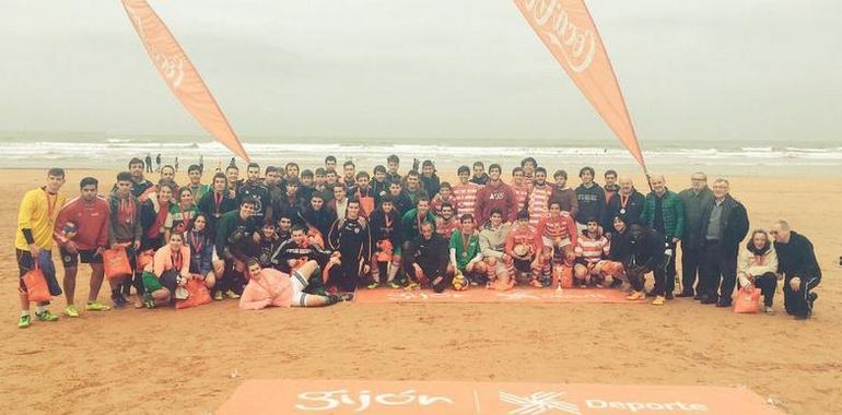 Colegio Mayor San Pablo abre palmarés en el Torneo de Fútbol Playa 