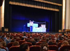 Más de 2.600 escolares de Oviedo disfrutan de los títeres en el teatro Filarmónica