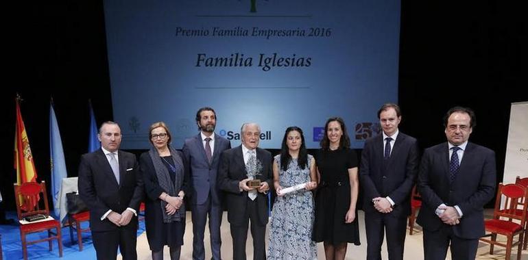 Familia Iglesias y Cartonajes VIR premio AEFAS como ejemplo asturiano